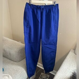 Lululemon Royal Blue Size Medium License to Train Woven Mid-Rise Jogger EUC